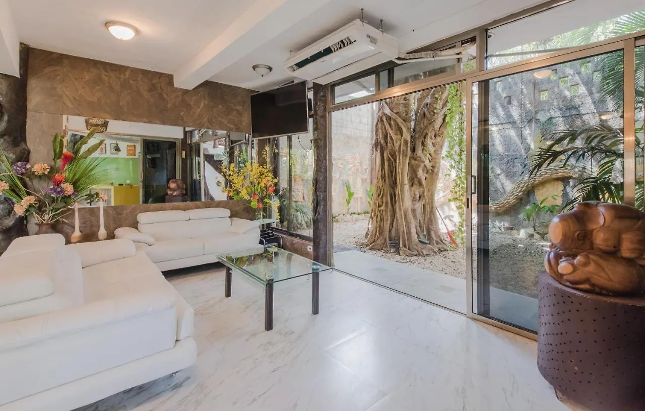 Private Villa 10 Rooms, Private Pool, Walk To Beach Playa del Carmen Bed & Breakfast
