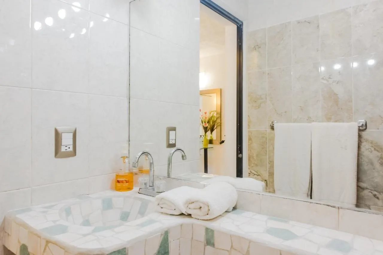 Private Villa 10 Rooms, Private Pool, Walk To Beach Playa del Carmen Bed & Breakfast